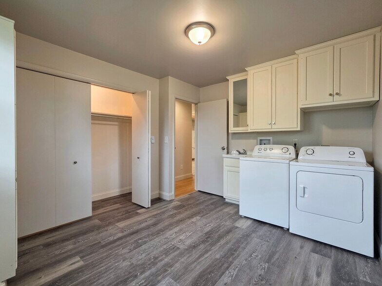 Building Photo - 2 Colonial Ave