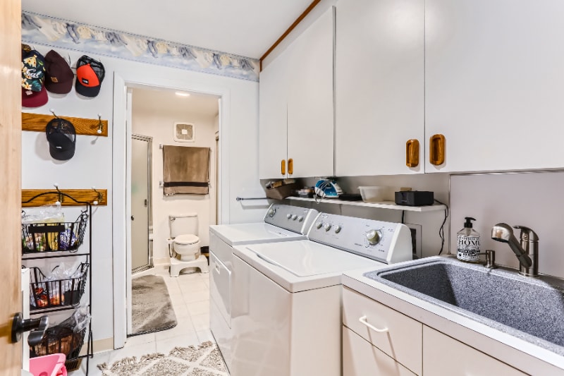 Building Photo - 6106 SE Riverside Dr