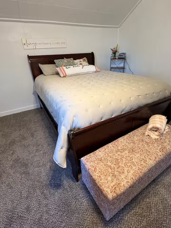 Building Photo - 1016 NE Quincy St