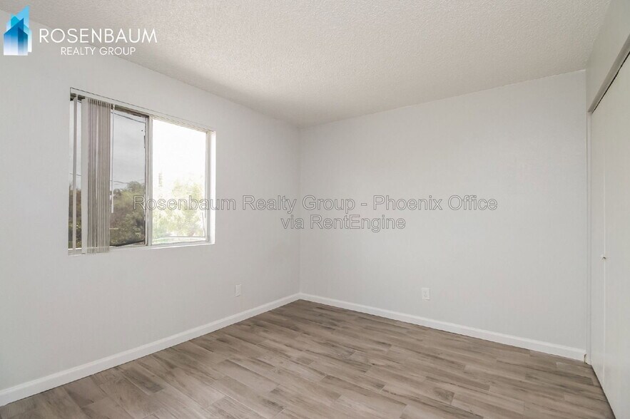 Building Photo - 1050 W University Dr