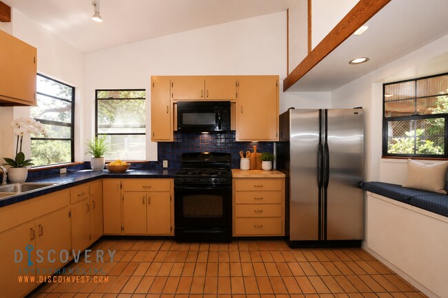 Building Photo - Montclair Four Bedroom Contemporary Late 20th Century Home