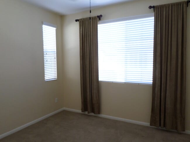 Building Photo - Beautiful 2 bedroom 2 bath town home @ Ava...