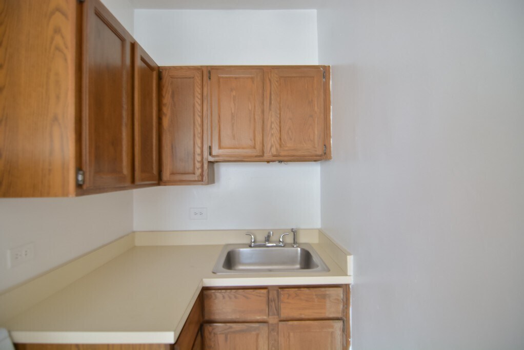 Building Photo - 516 W Melrose St