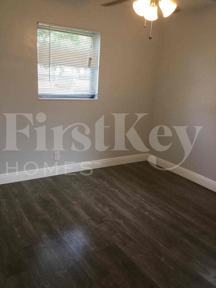 Building Photo - 1571 NW 7th Ave