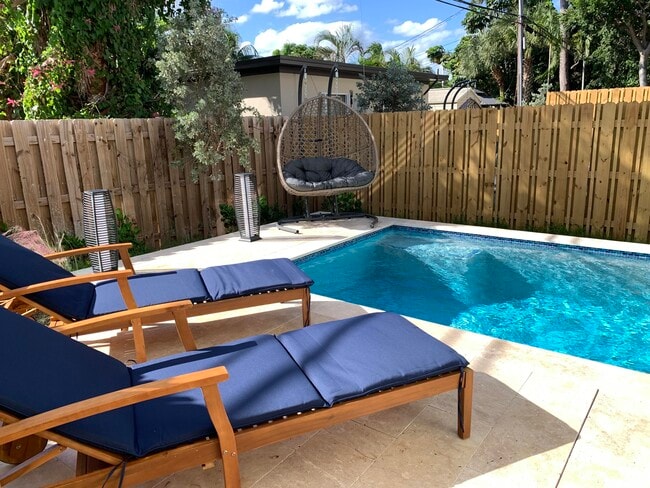 Building Photo - 1125 NE 17th Ave