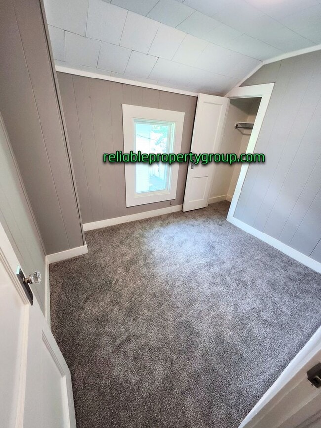 Building Photo - New Listing in Fort Wayne