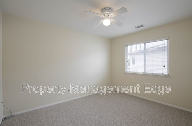 Building Photo - Birch Ct 38265