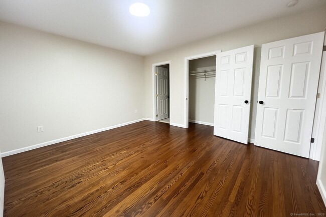 Building Photo - 736 Howe Ave