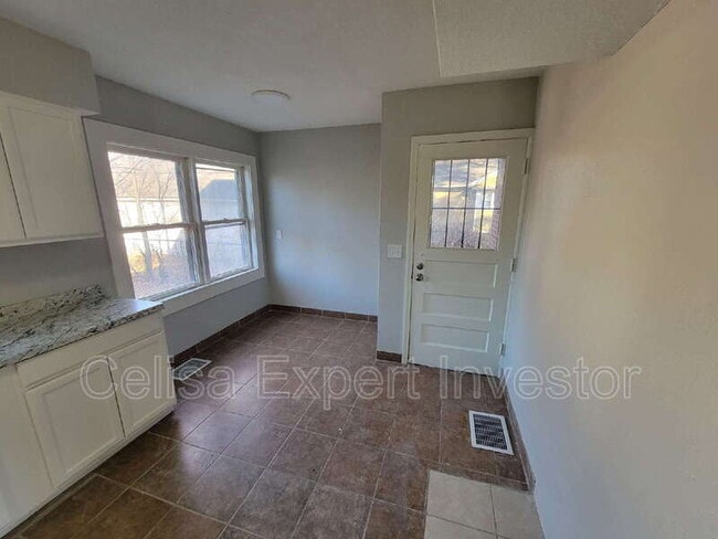 Building Photo - 3118 Robinwood Dr