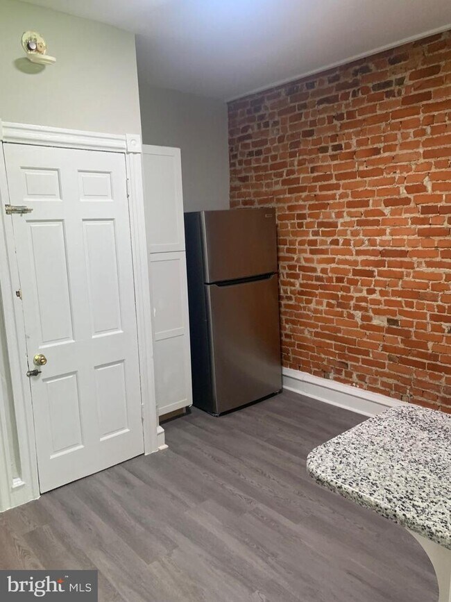 Building Photo - 1304 N Clayton St