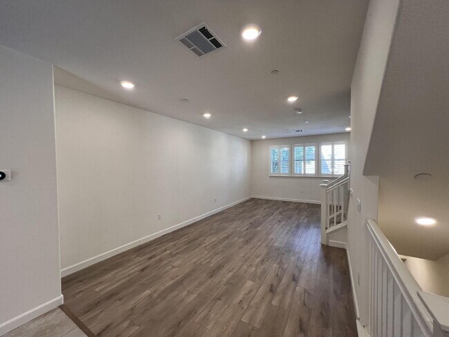 Building Photo - Spacious 2 Bedroom Townhome in San Jose