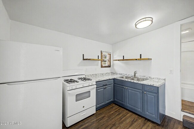 Building Photo - 317 N Elm St
