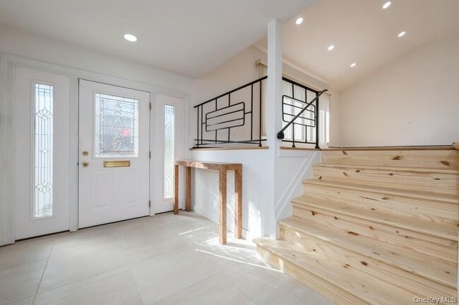 Building Photo - 482 Harbor Dr