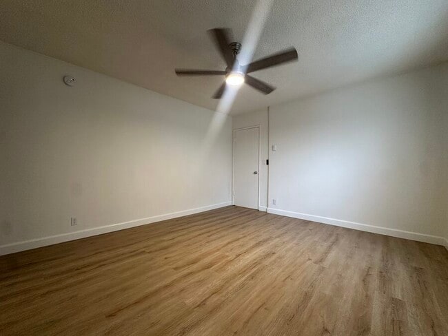 Building Photo - 1432 N Fairfax Ave