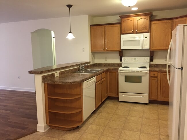 Building Photo - 2724 Hidden Dr