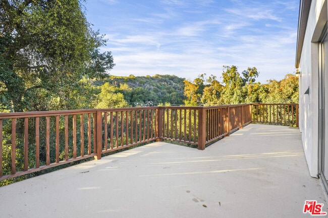 Building Photo - 373 Loftyhill Dr