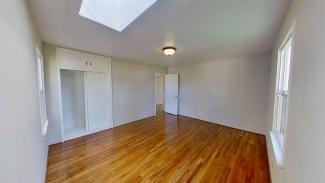 Building Photo - Seaside Living: 2 Bedroom 1 Bathroom Home ...