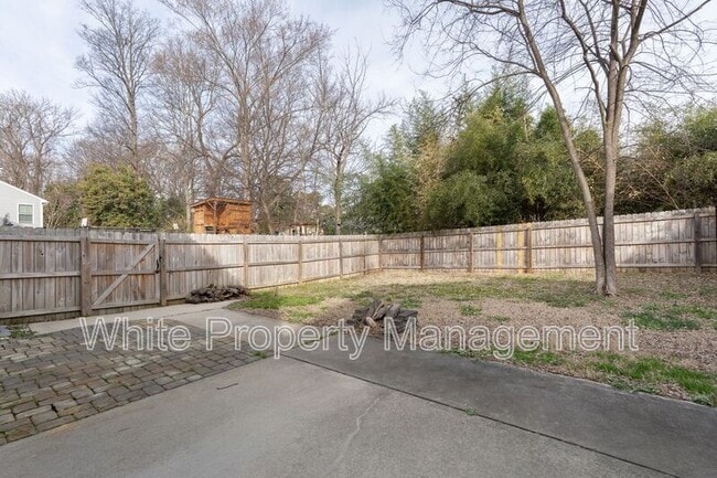 Building Photo - 1619 Hooper Court