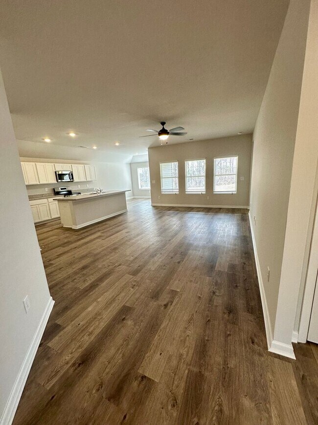 Building Photo - Pre-Leasing Now | Stylish 3 Bedroom, 2 Bathroom Home Designed for Comfortable Living