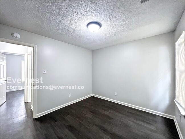 Building Photo - 6922 Gallop Dr
