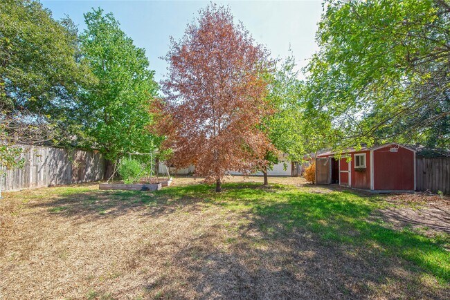 Building Photo - 16778 Glen Eagle Dr N