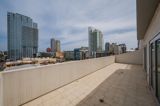 Building Photo - Stunning East Village 2 Bedroom at Nexus! Expansive Balcony! Pet Ok!