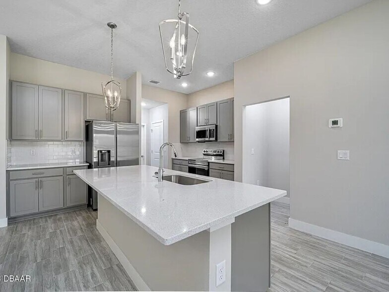 Building Photo - 60 Ballenger Ln