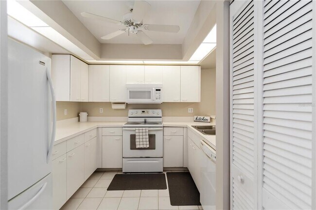 Building Photo - 880 Bird Bay Dr W