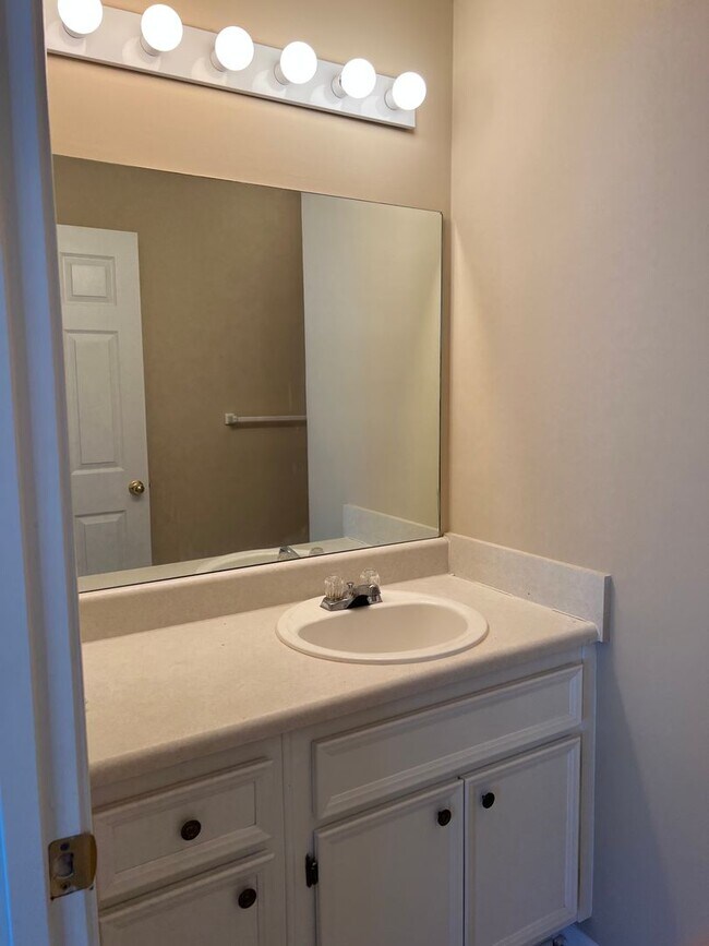 Building Photo - Two bedroom two bath second floor unit