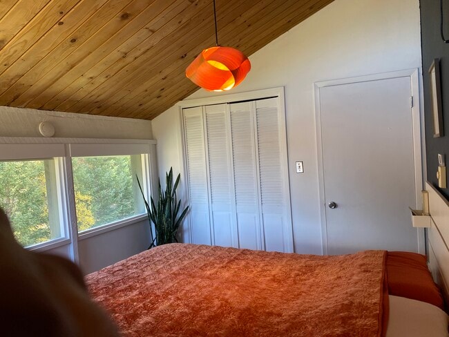 Building Photo - 136 Lance Ln