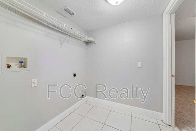 Building Photo - 3170 Santa Cruz Dr