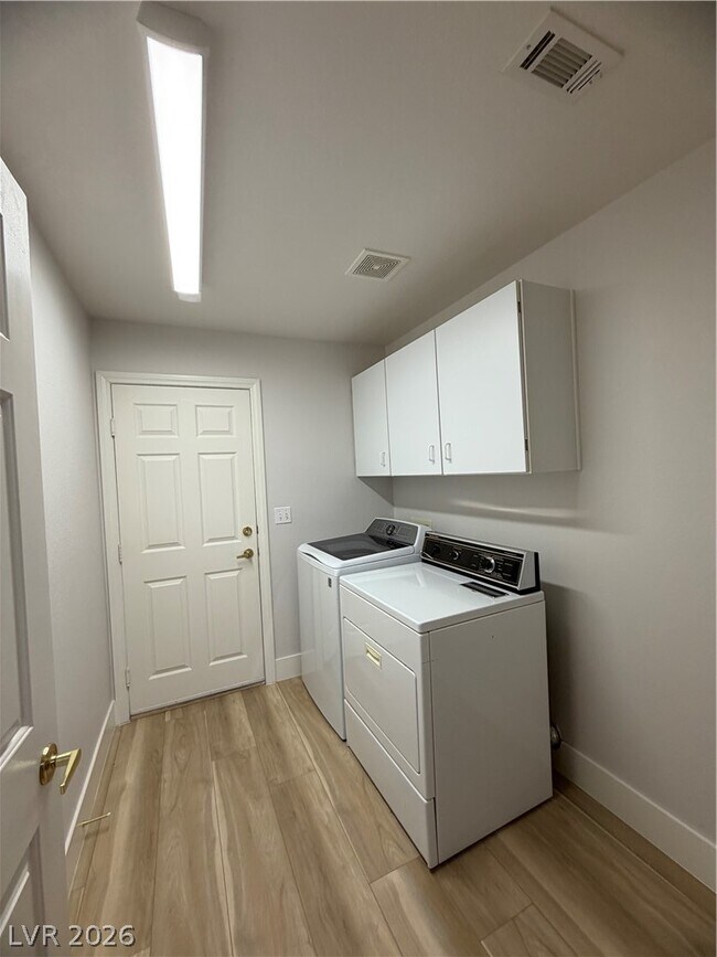 Building Photo - 5004 Elm Grove Dr