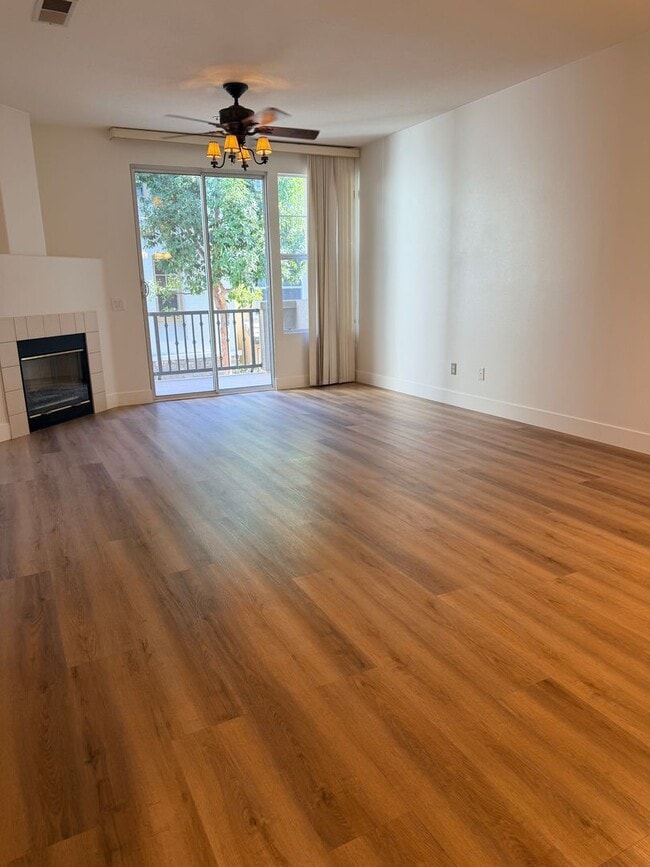 Building Photo - 2 bed 2.5 bath Condo in Camden Park