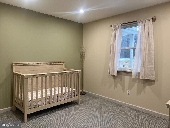 Building Photo - 46 Buck Dr