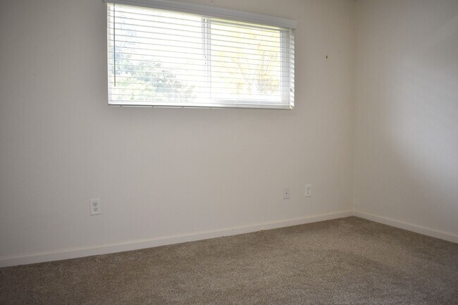 Building Photo - 3794 Circle Dr
