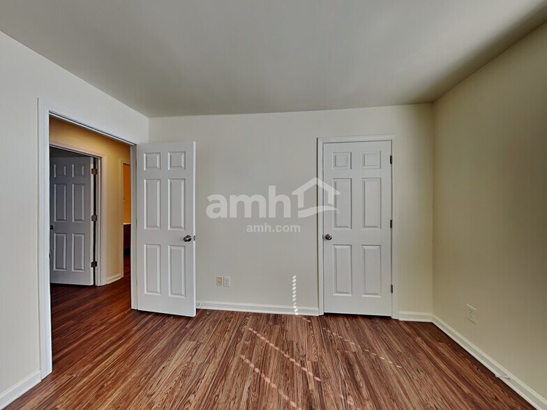 Building Photo - 535 Winter View Way
