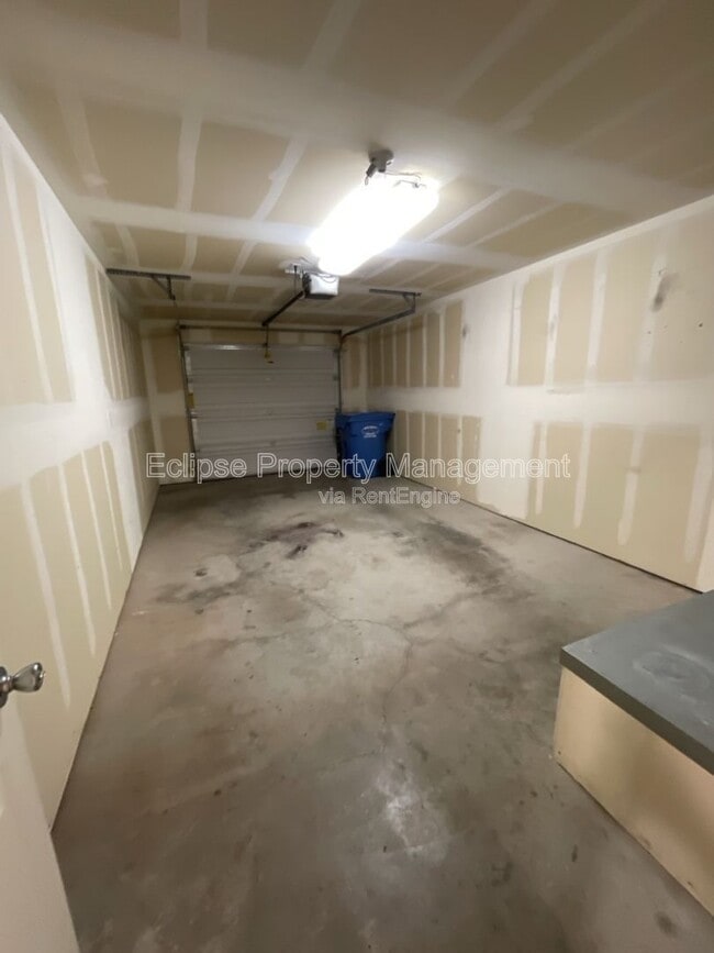 Building Photo - 2451 1/2 Theresea Ln