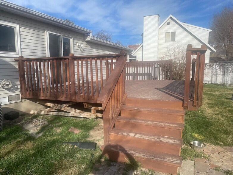 Building Photo - 758 E New England Dr