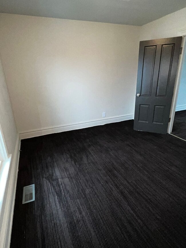 Building Photo - 1111 S Main St