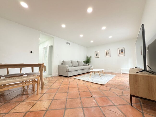 Building Photo - Luxury 4-Bedroom + Bonus Room Home in Gated Shadow Hills Community – Short & Long Term Available