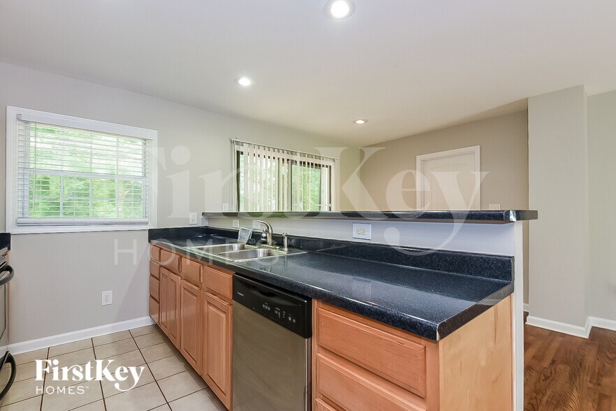 Building Photo - 2340 Melody Ln NW