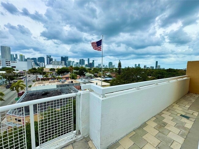 Building Photo - 900 SW 8th St