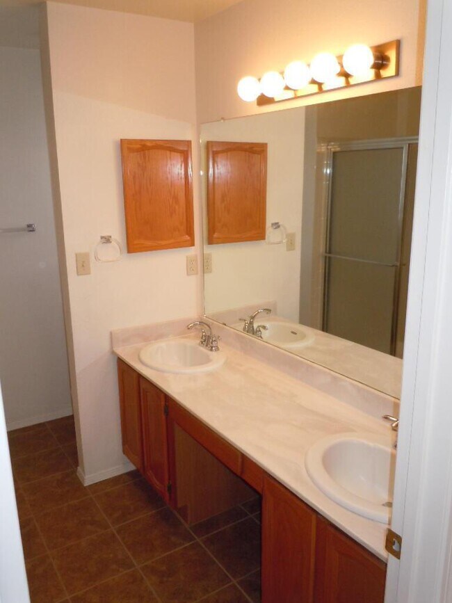 Building Photo - 2059 Columbia Ct NE