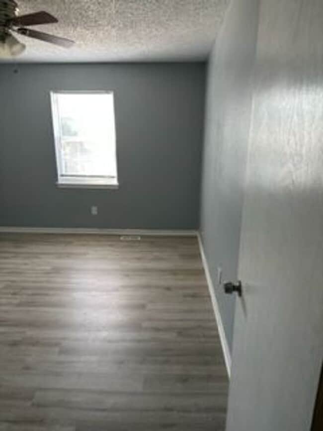 Building Photo - Beautiful 3 Bedroom 2 Bath Duplex!