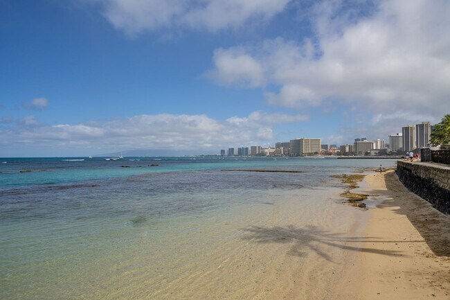 Building Photo - Oceanfront Kaimana Beach Studio at Sans Souci