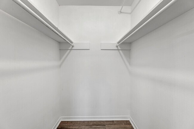 Building Photo - 2808 Skyway Cir