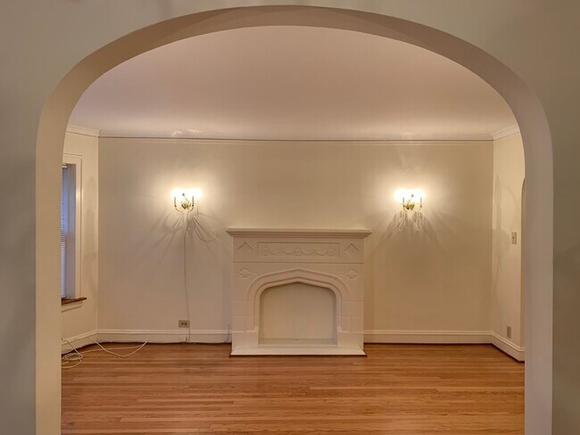 Building Photo - 1434 W Thome Ave