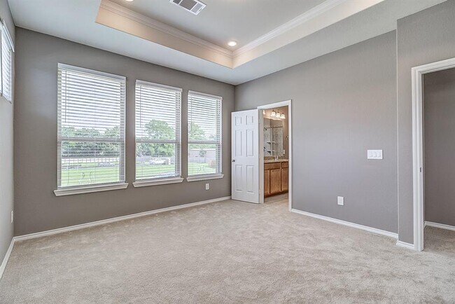 Building Photo - 9312 Bauer Vista Dr
