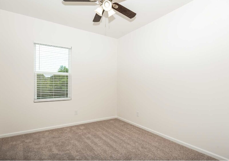 Building Photo - 2400 Summer Lee Dr