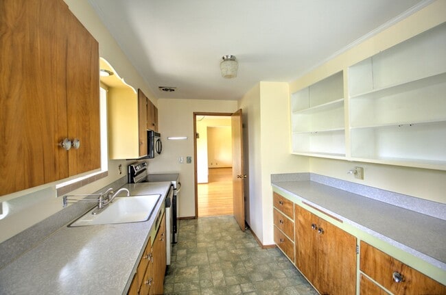Building Photo - West Olympia 2bd 1 bath Cottage Rambler with Garden Space